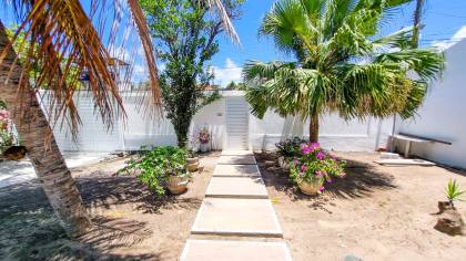 Casa com Piscina na Aruana (porteira fechada)