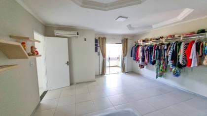 Casa com Piscina na Aruana (porteira fechada)