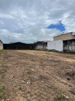 TERRENO NA FAROLÂNDIA