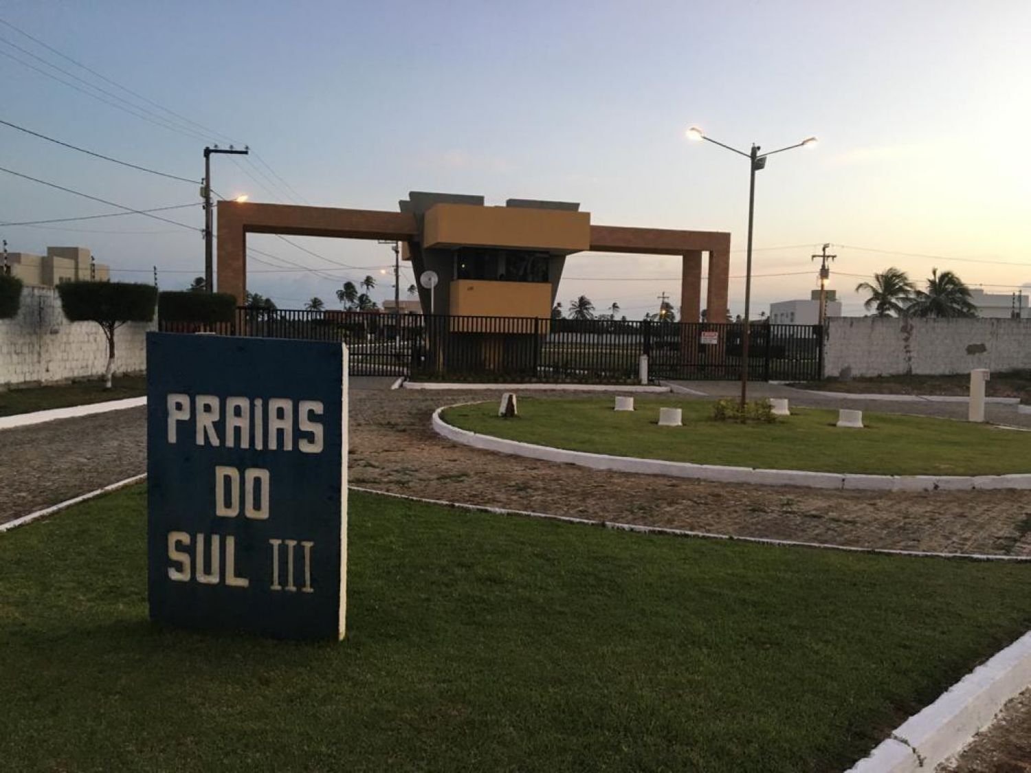 Lote de Esquina no Cond. Praias do Sul 3