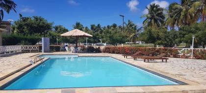 Terreno com 3 casas no Cond. Porto Belo