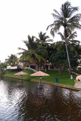 Terreno com 3 casas no Cond. Porto Belo