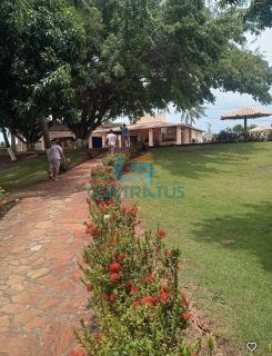 Terreno com 3 casas no Cond. Porto Belo