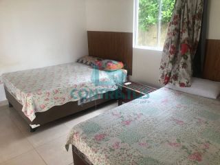 Terreno com 3 casas no Cond. Porto Belo