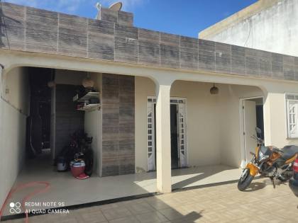 Casa com Piscina na Aruana