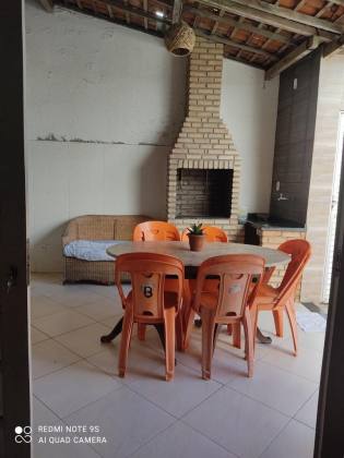 Casa com Piscina na Aruana