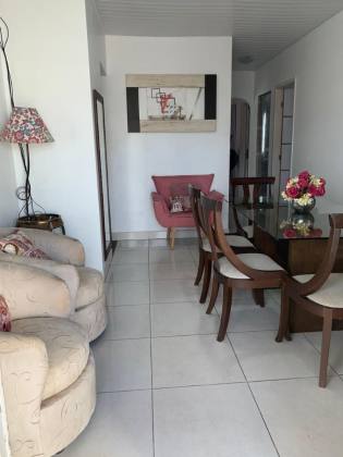 Casa com Piscina na Aruana