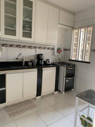 Casa com Piscina na Aruana