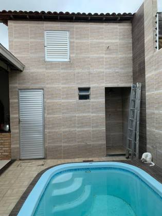 Casa com Piscina na Aruana