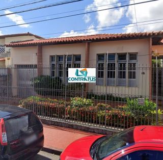 Casa na Treze de Julho Excelente para Ponto Comercial