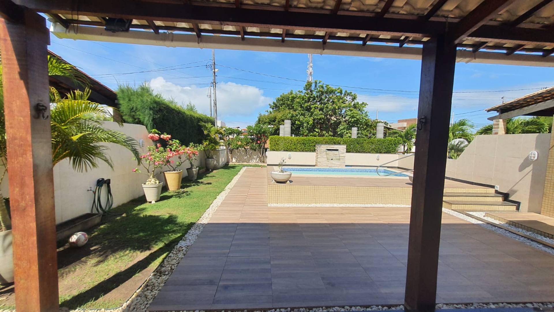 Casa com Piscina no Condomínio Portal do Atlântico