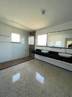 Casa com Piscina no Condomínio Lago Paranoá
