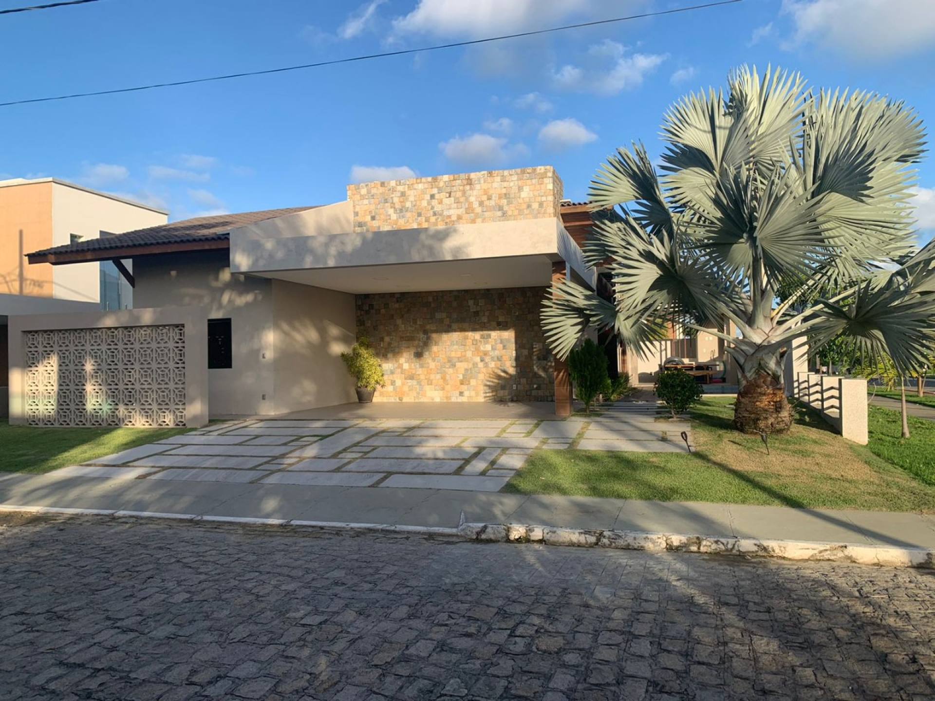 Casa de Esquina com Piscina no Maikai Residencial Resort