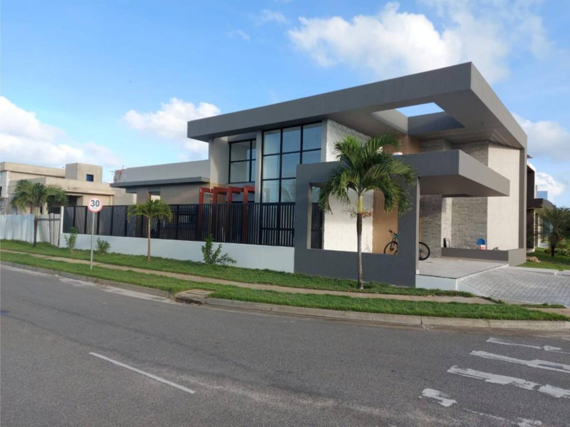 Casa com Piscina no Terra Alphaville 2