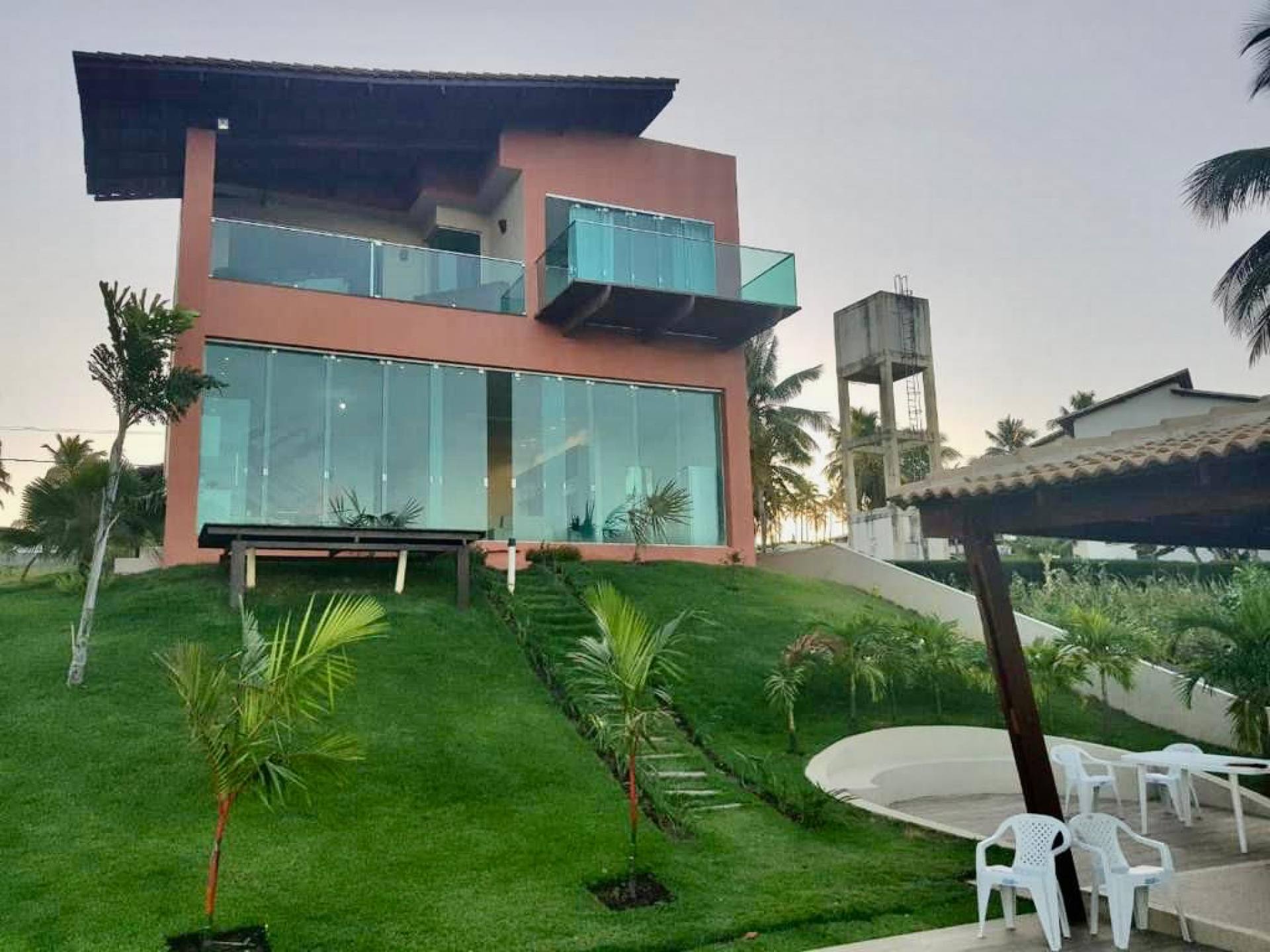 Casa Duplex com Piscina no Condomínio Porto Belo