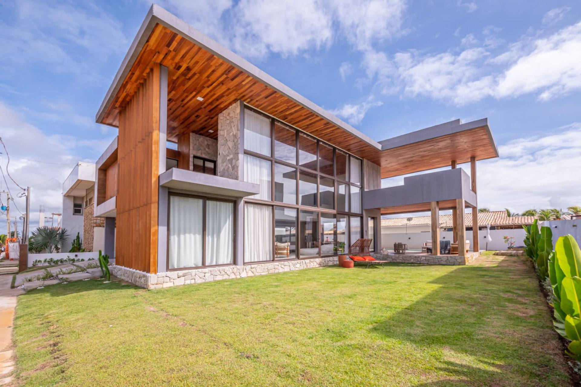 Casa Duplex com Piscina no Condomínio Águas Claras