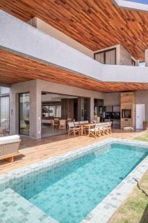 Casa Duplex com Piscina no Condomínio Águas Claras