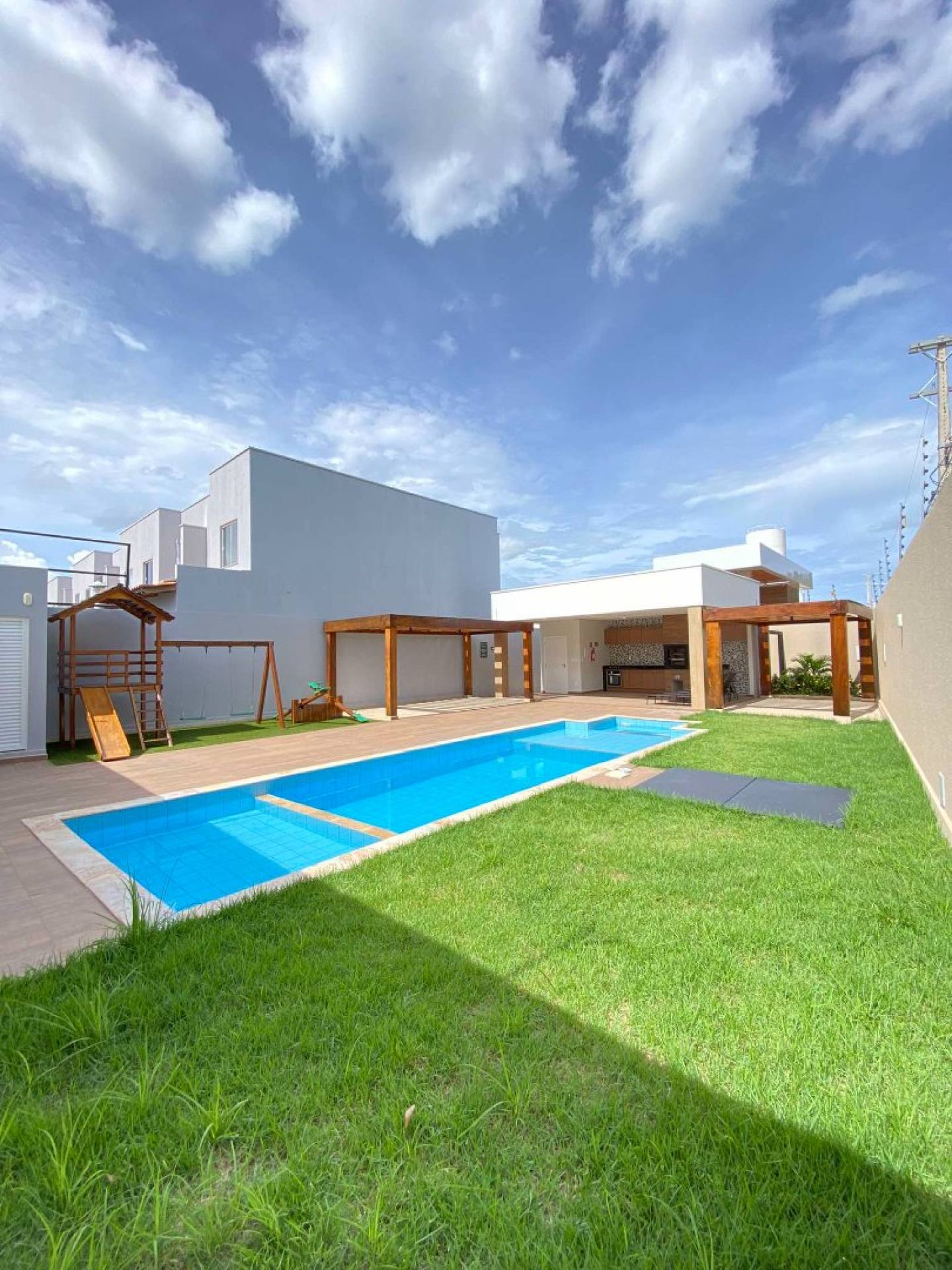 Vendo casa sol da manha no Condomínio Vivaldi Residências