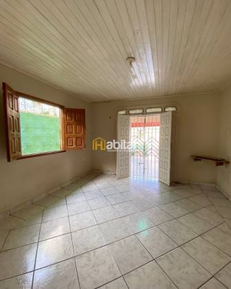 Casa Para Alugar com 3 quartos 3 suítes no bairro Isaura Parente Próximo ao Mercale em Rio Branco