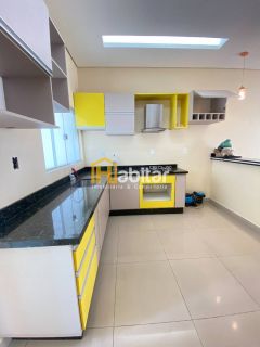 Alugo Casa com 02 Suítes e Piscina (sendo um suíte com closet) - Próximo a Havan