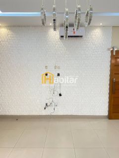 Alugo Casa com 02 Suítes e Piscina (sendo um suíte com closet) - Próximo a Havan