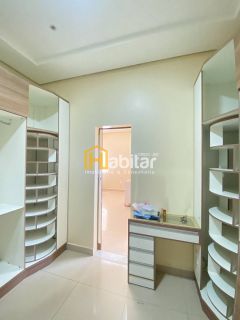 Alugo Casa com 02 Suítes e Piscina (sendo um suíte com closet) - Próximo a Havan