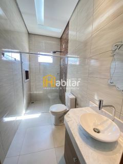 Alugo Casa com 02 Suítes e Piscina (sendo um suíte com closet) - Próximo a Havan