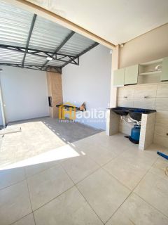 Alugo Casa com 02 Suítes e Piscina (sendo um suíte com closet) - Próximo a Havan