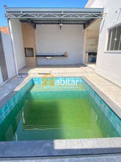 Alugo Casa com 02 Suítes e Piscina (sendo um suíte com closet) - Próximo a Havan
