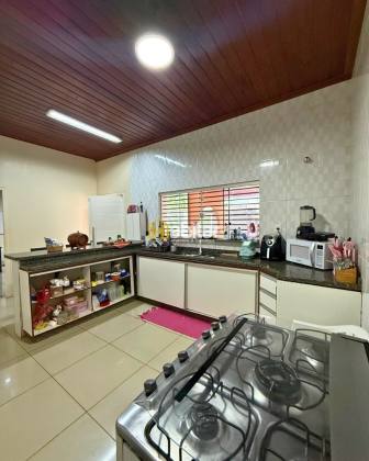 Casa Para Vender com 4 quartos sendo 3 suítes no bairro Mocinha Magalhães em Rio Branco