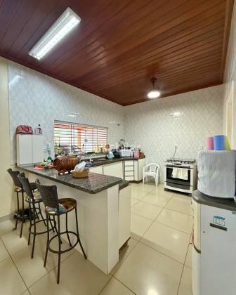 Casa Para Vender com 4 quartos sendo 3 suítes no bairro Mocinha Magalhães em Rio Branco