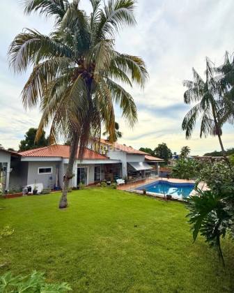 Casa Para Vender com 4 suítes no bairro Vitoria em Rio Branco