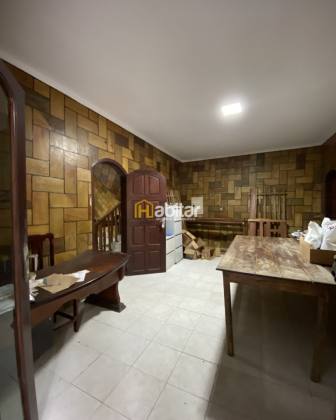 Casa Para Alugar com 5 quartos sendo 2 suítes no bairro Bosque em Rio Branco Acre