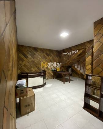 Casa Para Alugar com 5 quartos sendo 2 suítes no bairro Bosque em Rio Branco Acre