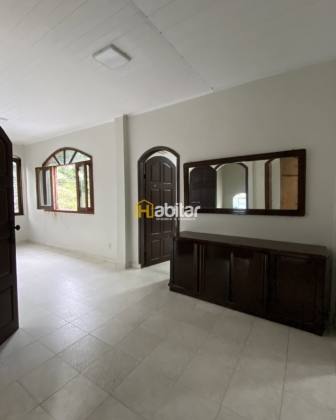 Casa Para Alugar com 5 quartos sendo 2 suítes no bairro Bosque em Rio Branco Acre