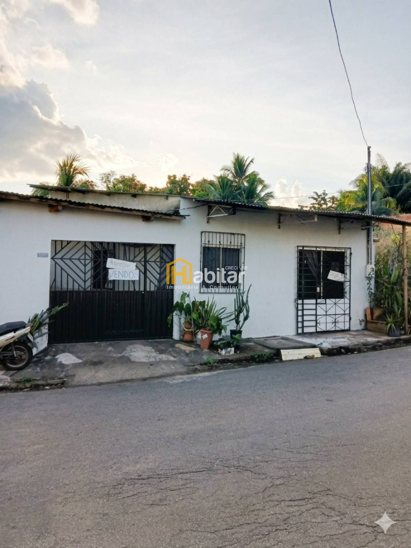 Casa no Wanderley Dantas - Com ponto comercial