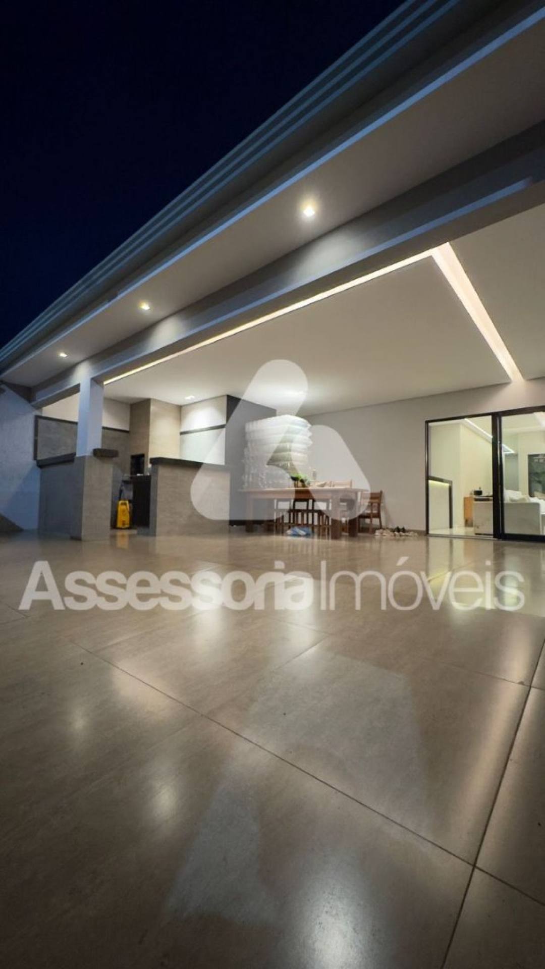 Casa à venda no Setor Jardim Leonora– R$ 820.000  Localizada em uma excelente região, esta casa oferece conforto, modernidade e uma área de lazer completa para desfrutar de momentos inesquecíveis.