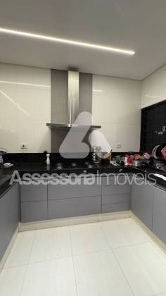 Casa à venda no Setor Jardim Leonora– R$ 820.000  Localizada em uma excelente região, esta casa oferece conforto, modernidade e uma área de lazer completa para desfrutar de momentos inesquecíveis.