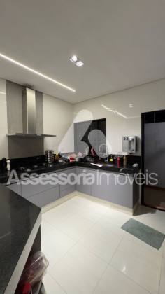 Casa à venda no Setor Jardim Leonora– R$ 820.000  Localizada em uma excelente região, esta casa oferece conforto, modernidade e uma área de lazer completa para desfrutar de momentos inesquecíveis.