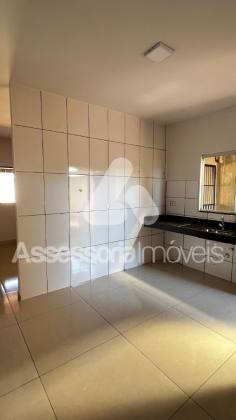 Vendo casa completa com excelente localização! A 200 m do supermercado Skinão.