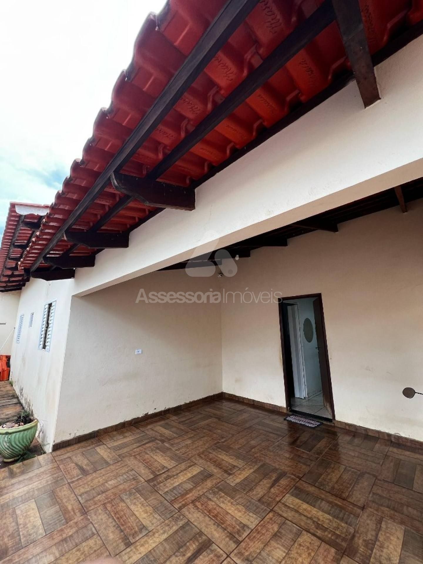 Casa há 100 metros da Av do Fórum