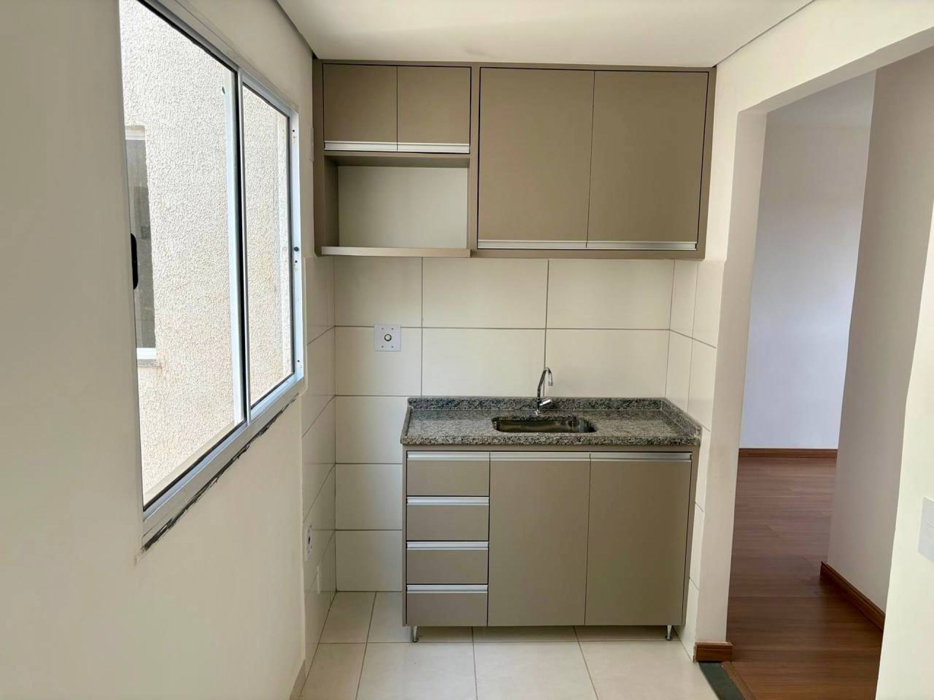 APARTAMENTO SEMI-MOBILIADO