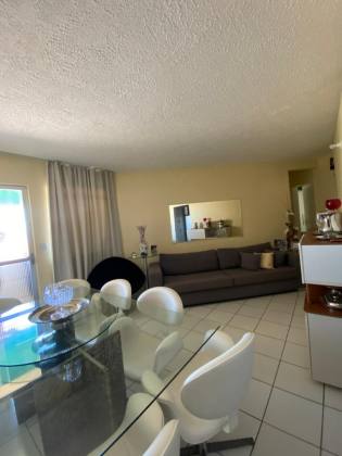 Apartamento em Jacarecica, 2/4 com suíte e varanda - BA02