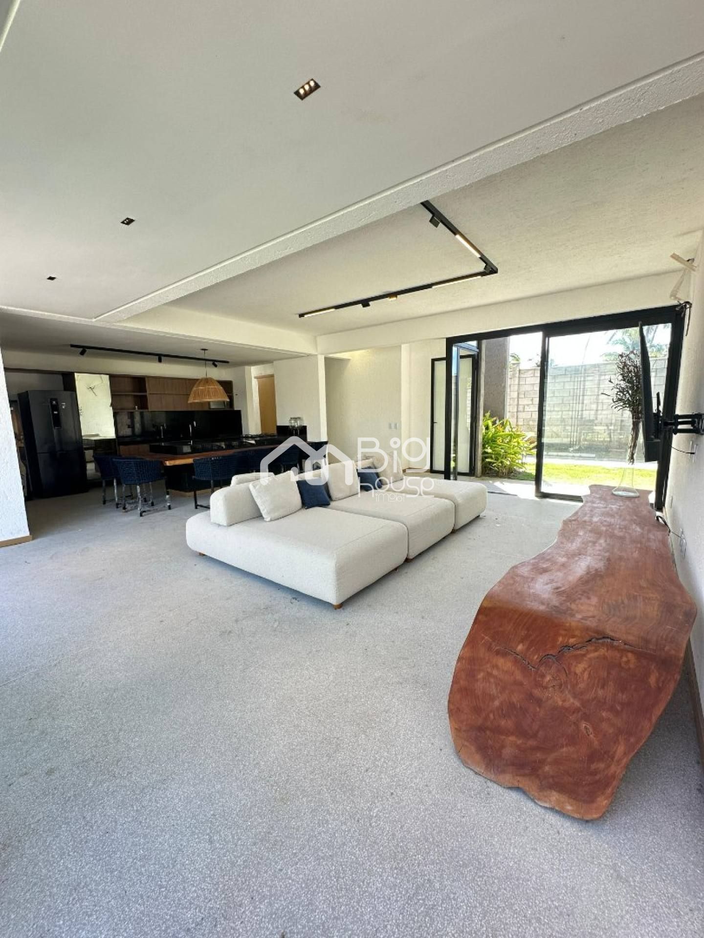 Casa de Luxo, 03 suítes e piscina privativa, em condomínio beira-mar em Tatuamunha - BA01