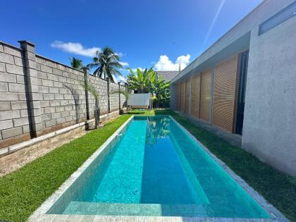 Casa de Luxo, 03 suítes e piscina privativa, em condomínio beira-mar em Tatuamunha - BA01