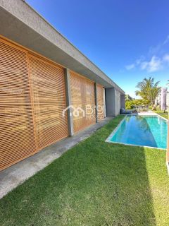 Casa de Luxo, 03 suítes e piscina privativa, em condomínio beira-mar em Tatuamunha - BA01