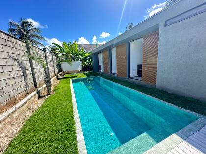 Casa de Luxo, 03 suítes e piscina privativa, em condomínio beira-mar em Tatuamunha - BA01