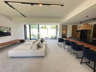 Casa de Luxo, 03 suítes e piscina privativa, em condomínio beira-mar em Tatuamunha - BA01