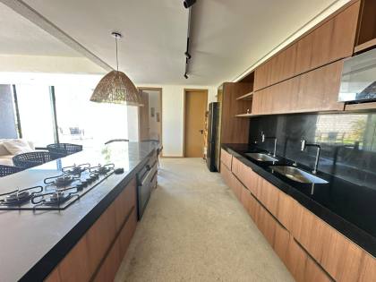 Casa de Luxo, 03 suítes e piscina privativa, em condomínio beira-mar em Tatuamunha - BA01