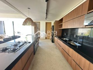 Casa de Luxo, 03 suítes e piscina privativa, em condomínio beira-mar em Tatuamunha - BA01